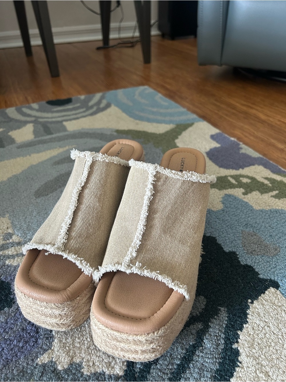 Lucky Brand Tan Frayed Wedges